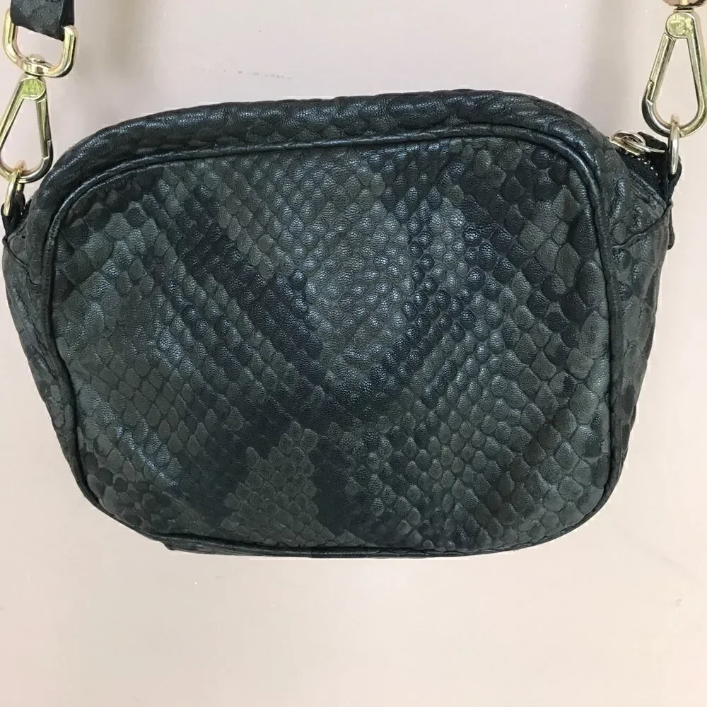 Innue  Crossbody  bag